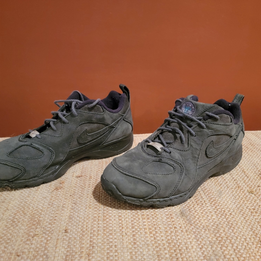 Size 11 nike air 270